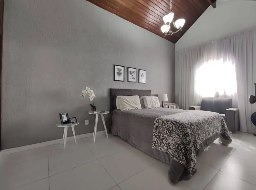 Foto 2 de Casa com 4 quartos à venda, 210m2 em Centro, Ubatuba - SP
