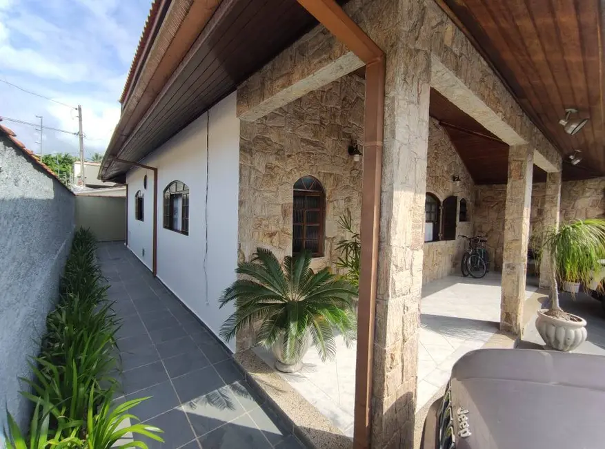 Foto 1 de Casa com 4 quartos à venda, 210m2 em Centro, Ubatuba - SP