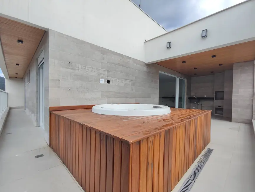 Foto 1 de Cobertura com 3 quartos à venda, 137m2 em Ubatuba - SP