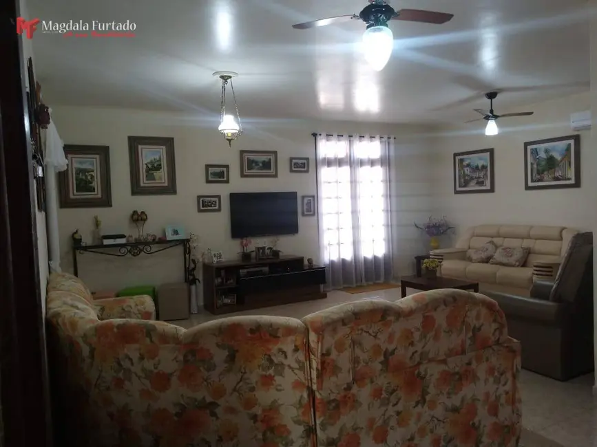 Foto 2 de Casa com 3 quartos à venda, 720m2 em Cabo Frio - RJ