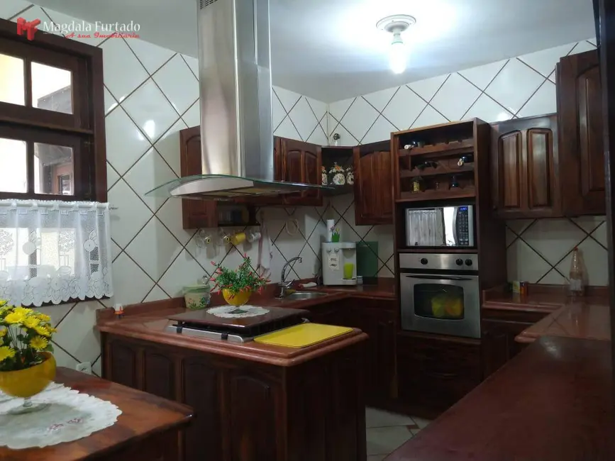 Foto 3 de Casa com 3 quartos à venda, 720m2 em Cabo Frio - RJ