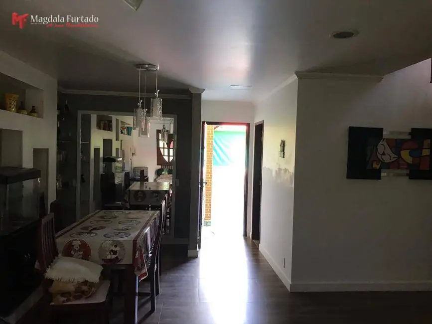 Foto 2 de Casa com 2 quartos à venda, 180m2 em Cabo Frio - RJ