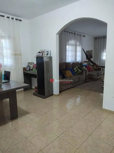 Casa com 3 quartos à venda, 480m2 em Cabo Frio - RJ - imagem 2 Foto 2 de Casa com 3 quartos à venda, 480m2 em Cabo Frio - RJ