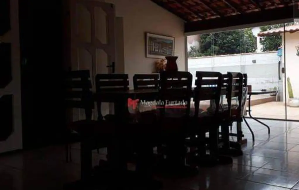 Foto 3 de Casa com 4 quartos à venda, 360m2 em Cabo Frio - RJ