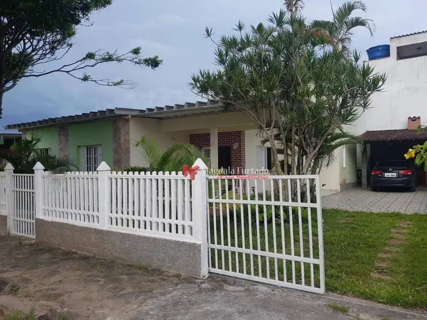 Foto 1 de Casa com 5 quartos à venda, 360m2 em Cabo Frio - RJ