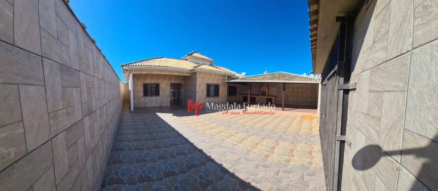 Foto 2 de Casa com 3 quartos à venda, 300m2 em Cabo Frio - RJ