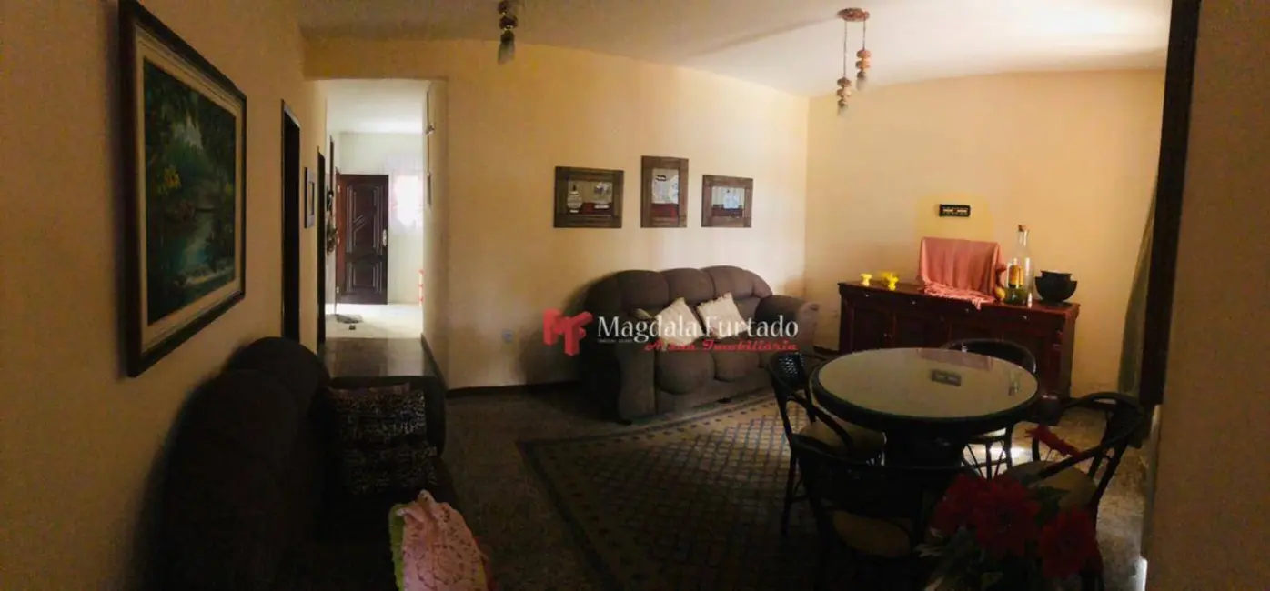 Casa com 4 quartos à venda, 480m2 em Cabo Frio - RJ - imagem 4 Foto 4 de Casa com 4 quartos à venda, 480m2 em Cabo Frio - RJ