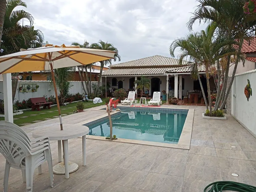 Casa com 3 quartos à venda, 420m2 em Cabo Frio - RJ - imagem 1 Foto 1 de Casa com 3 quartos à venda, 420m2 em Cabo Frio - RJ