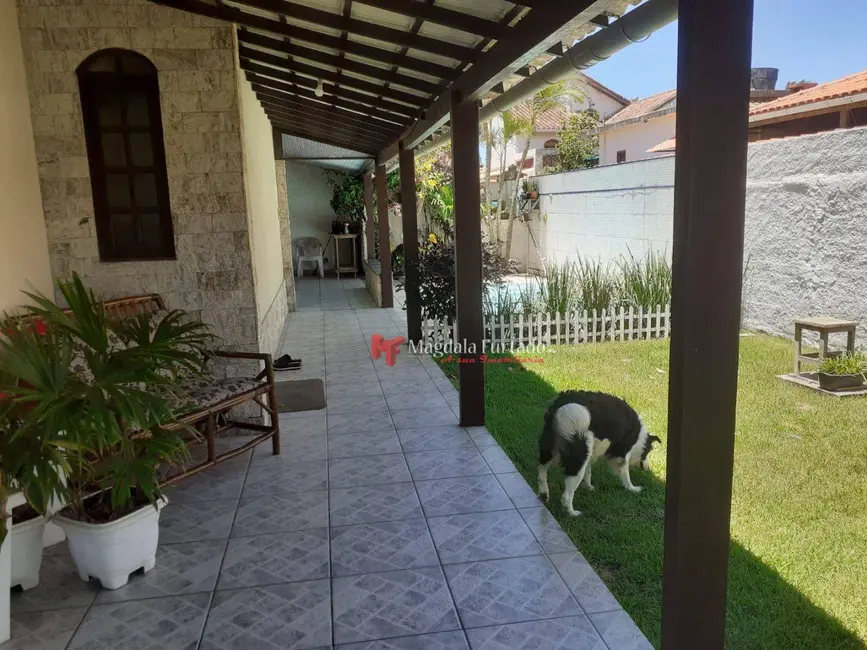 Foto 3 de Casa com 3 quartos à venda, 407m2 em Cabo Frio - RJ