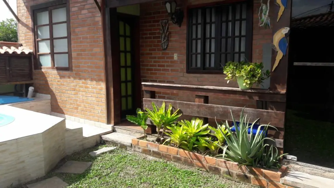 Foto 2 de Casa com 6 quartos à venda, 360m2 em Cabo Frio - RJ