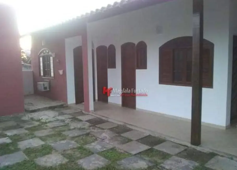 Foto 2 de Casa com 3 quartos à venda, 300m2 em Araruama - RJ