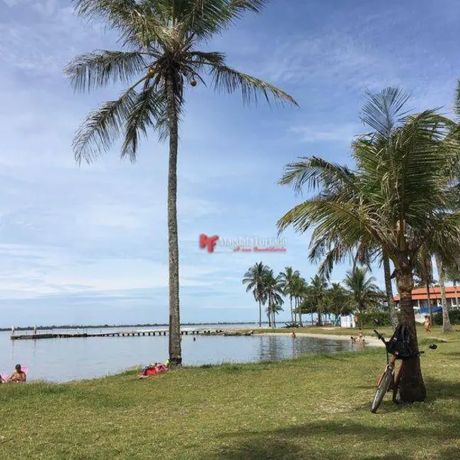 Foto 7 de Casa com 3 quartos à venda, 300m2 em Araruama - RJ