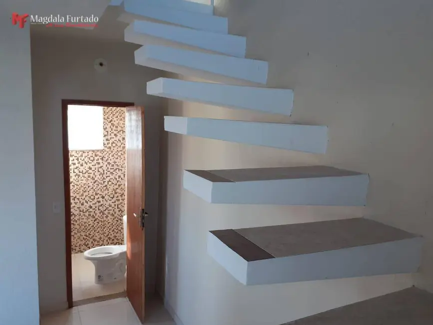 Foto 2 de Casa com 2 quartos à venda, 150m2 em Cabo Frio - RJ