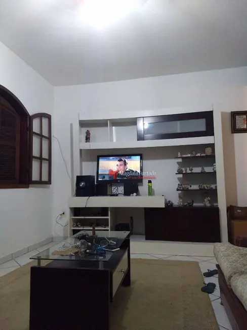 Foto 2 de Casa com 3 quartos à venda, 96m2 em Cabo Frio - RJ