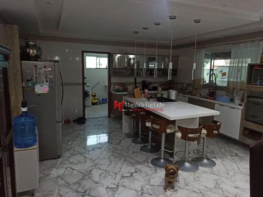 Foto 2 de Casa com 8 quartos à venda, 1000m2 em Cabo Frio - RJ