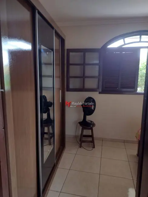 Foto 2 de Casa com 4 quartos à venda, 450m2 em Cabo Frio - RJ