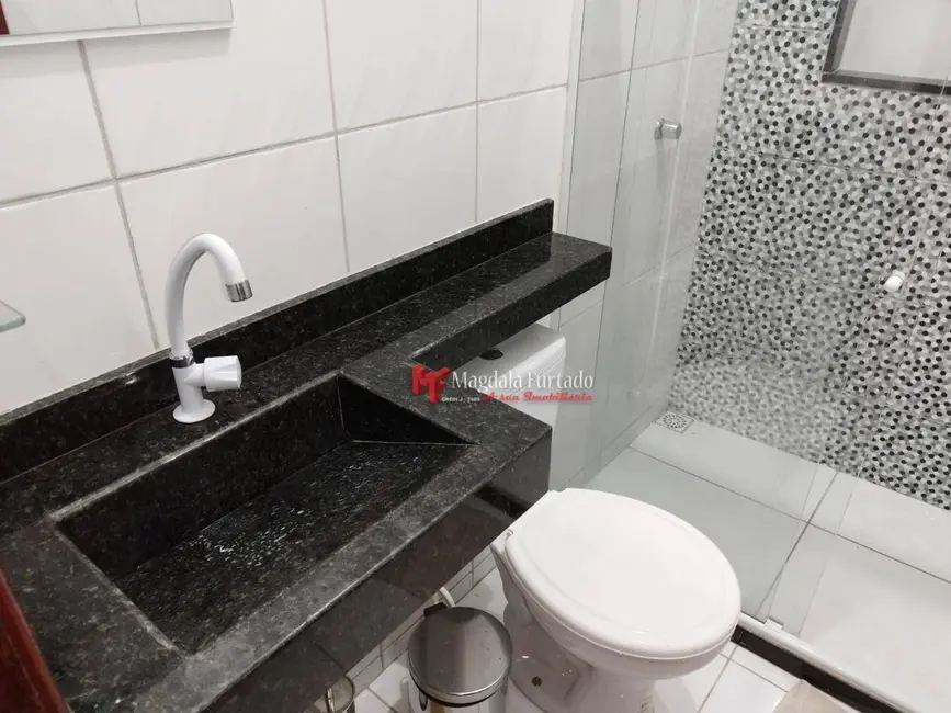 Foto 2 de Casa com 2 quartos à venda, 180m2 em Cabo Frio - RJ