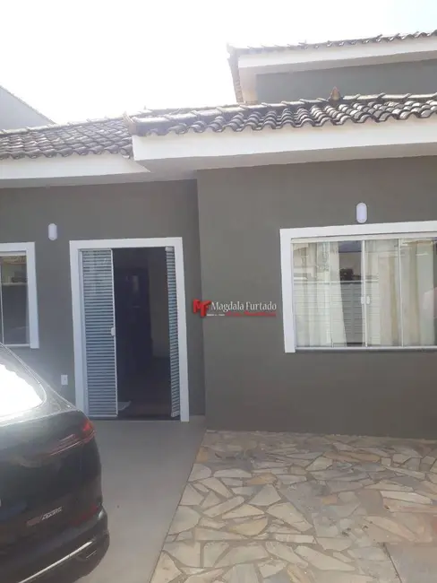 Foto 2 de Casa com 3 quartos à venda, 111m2 em Cabo Frio - RJ