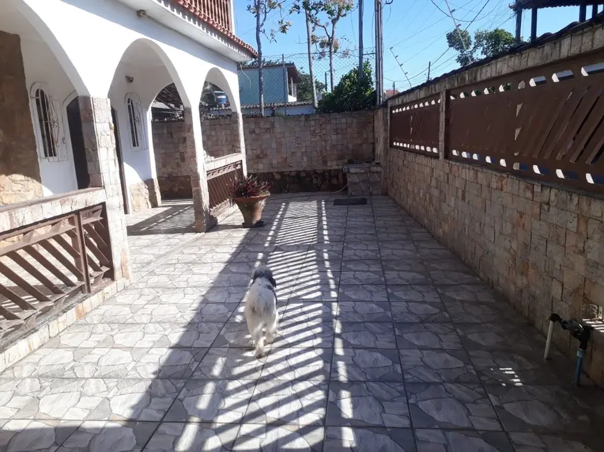 Casa com 9 quartos à venda, 401m2 em Cabo Frio - RJ - imagem 2 Foto 2 de Casa com 9 quartos à venda, 401m2 em Cabo Frio - RJ