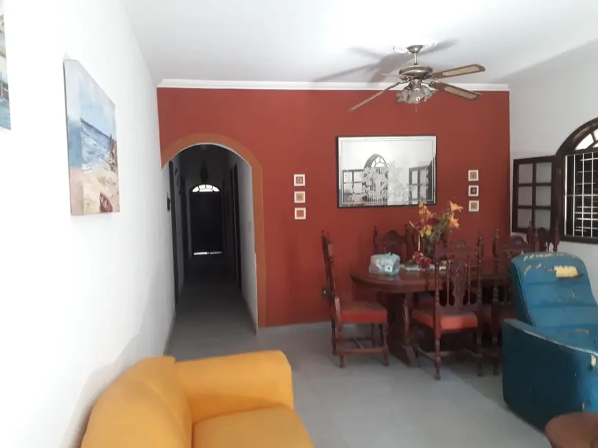 Casa com 9 quartos à venda, 401m2 em Cabo Frio - RJ - imagem 1 Foto 1 de Casa com 9 quartos à venda, 401m2 em Cabo Frio - RJ