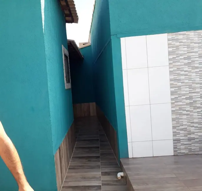 Foto 2 de Casa com 2 quartos à venda, 130m2 em Cabo Frio - RJ