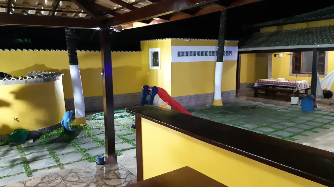 Foto 2 de Casa com 2 quartos à venda, 360m2 em Cabo Frio - RJ