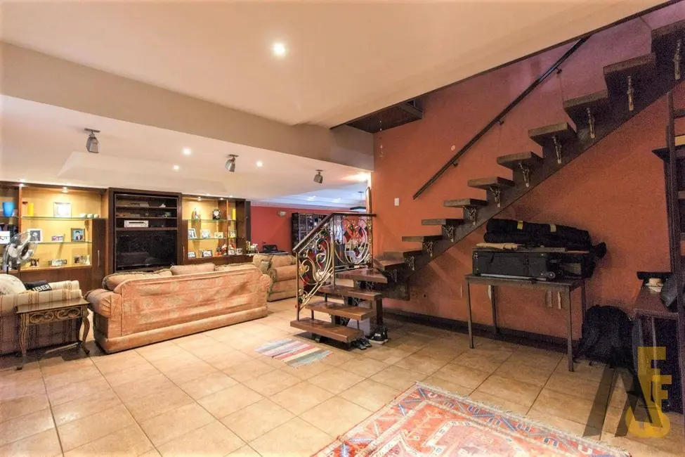 Casa de Condomínio com 5 quartos à venda, 360m2 em Anil, Rio De Janeiro - RJ - imagem 4 Foto 4 de Casa de Condomínio com 5 quartos à venda, 360m2 em Anil, Rio De Janeiro - RJ