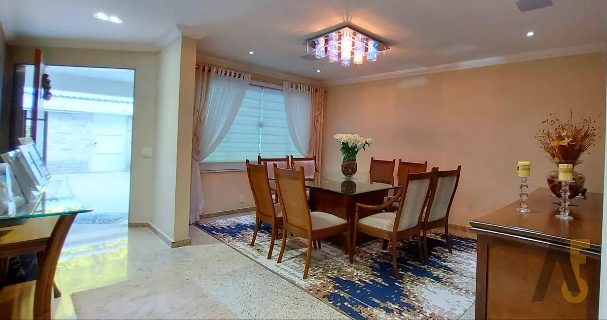 Casa de Condomínio com 7 quartos à venda, 400m2 em Anil, Rio De Janeiro - RJ - imagem 4 Foto 4 de Casa de Condomínio com 7 quartos à venda, 400m2 em Anil, Rio De Janeiro - RJ