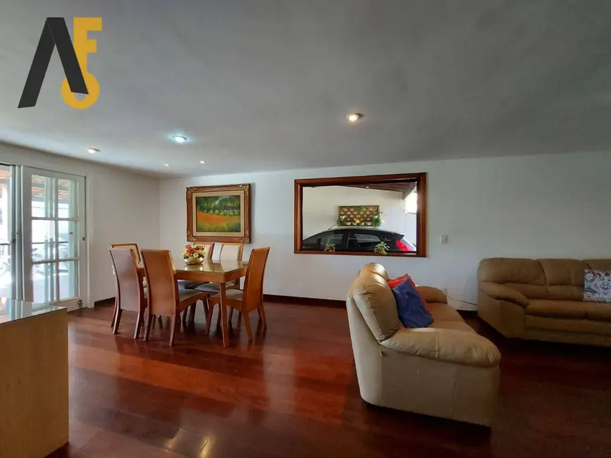 Casa de Condomínio com 5 quartos à venda, 600m2 em Anil, Rio De Janeiro - RJ - imagem 3 Foto 3 de Casa de Condomínio com 5 quartos à venda, 600m2 em Anil, Rio De Janeiro - RJ