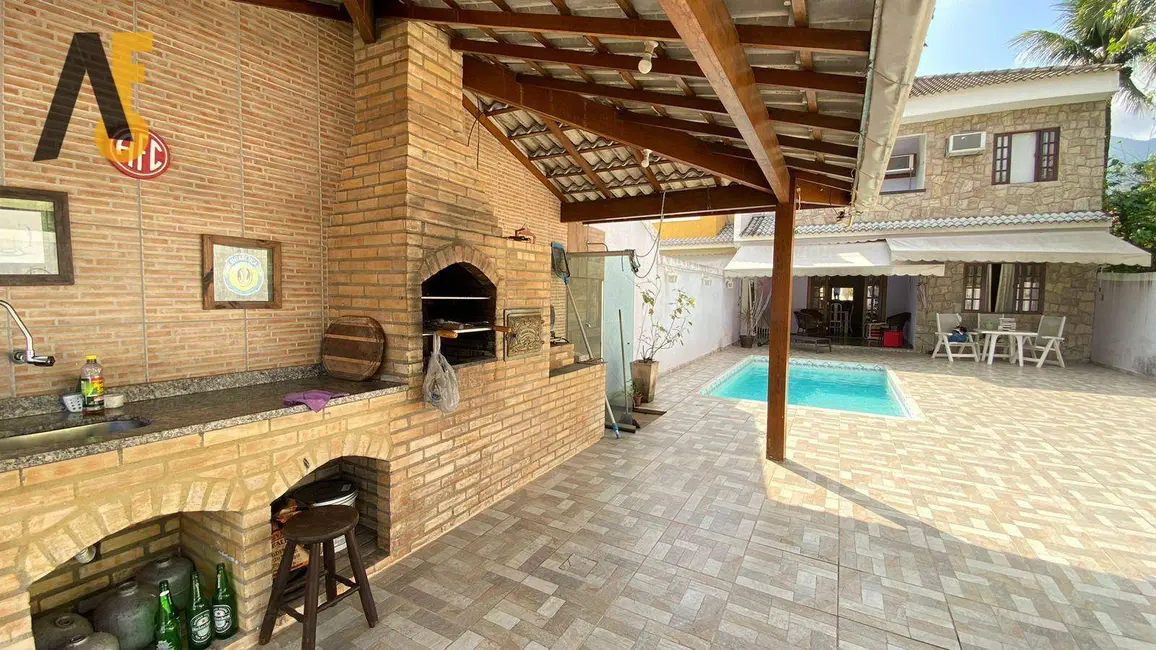 Casa de Condomínio com 4 quartos à venda, 342m2 em Anil, Rio De Janeiro - RJ - imagem 3 Foto 3 de Casa de Condomínio com 4 quartos à venda, 342m2 em Anil, Rio De Janeiro - RJ