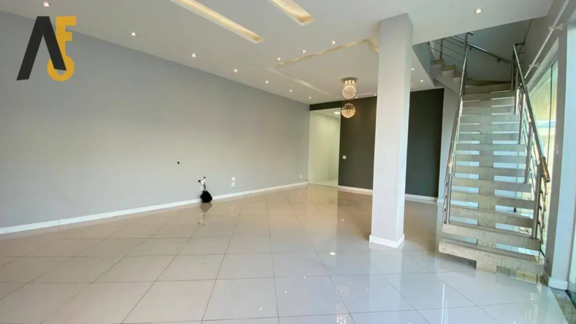 Casa de Condomínio com 4 quartos à venda, 360m2 em Anil, Rio De Janeiro - RJ - imagem 7 Foto 7 de Casa de Condomínio com 4 quartos à venda, 360m2 em Anil, Rio De Janeiro - RJ