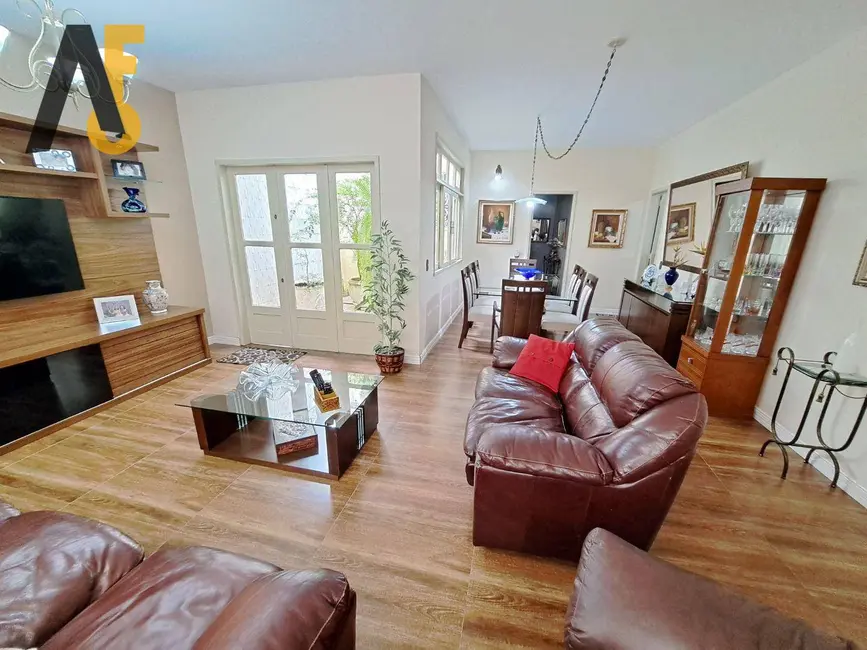 Casa com 5 quartos à venda, 366m2 em Rio De Janeiro - RJ - imagem 4 Foto 4 de Casa com 5 quartos à venda, 366m2 em Rio De Janeiro - RJ