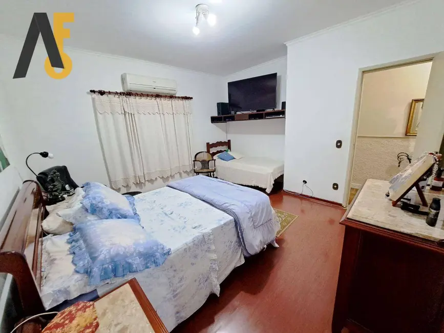 Casa com 5 quartos à venda, 366m2 em Rio De Janeiro - RJ - imagem 8 Foto 8 de Casa com 5 quartos à venda, 366m2 em Rio De Janeiro - RJ