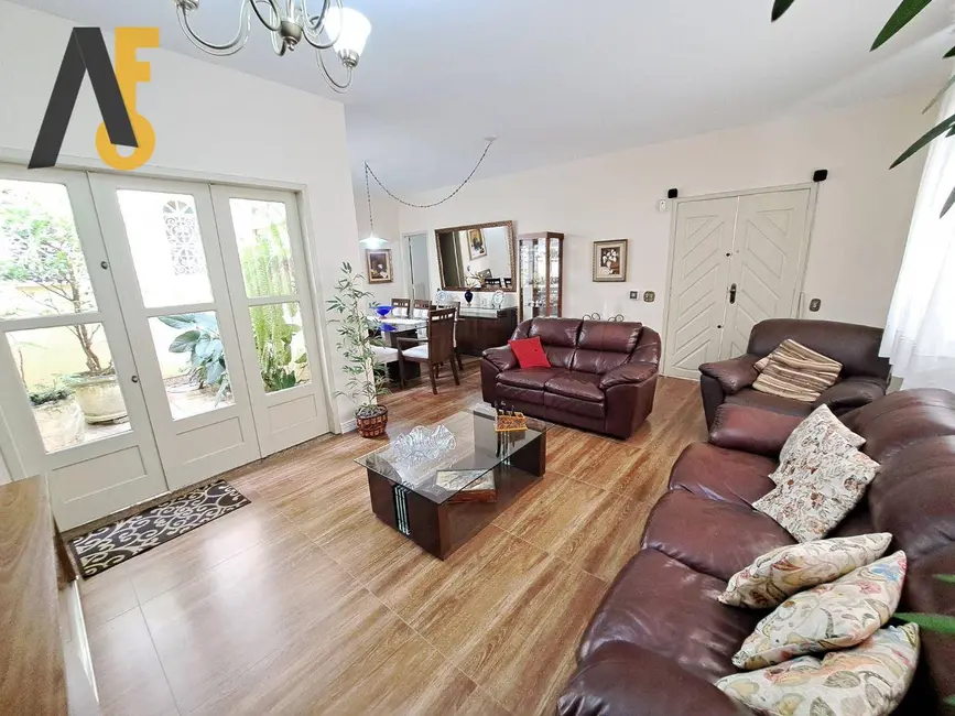 Casa com 5 quartos à venda, 366m2 em Rio De Janeiro - RJ - imagem 3 Foto 3 de Casa com 5 quartos à venda, 366m2 em Rio De Janeiro - RJ