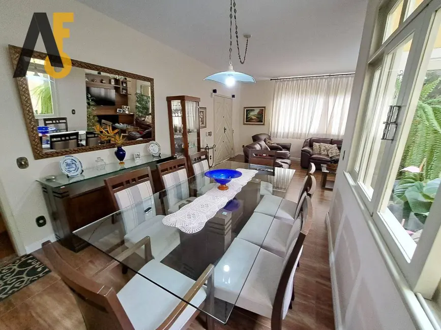 Casa com 5 quartos à venda, 366m2 em Rio De Janeiro - RJ - imagem 6 Foto 6 de Casa com 5 quartos à venda, 366m2 em Rio De Janeiro - RJ