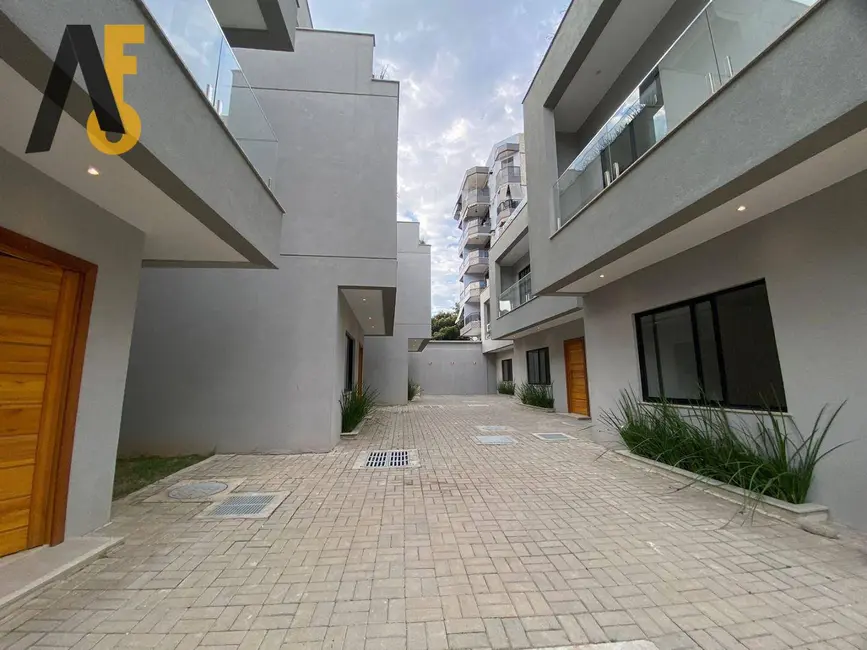 Foto 2 de Casa com 4 quartos à venda, 190m2 em Rio De Janeiro - RJ