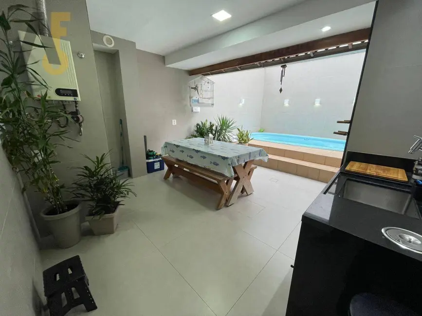 Foto 2 de Casa de Condomínio com 3 quartos à venda, 128m2 em Rio De Janeiro - RJ