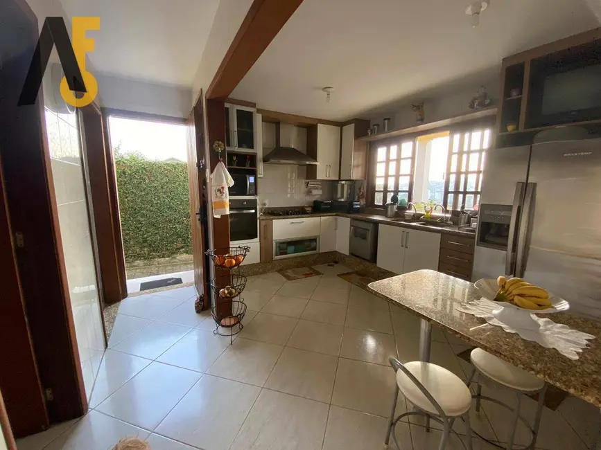 Casa de Condomínio com 5 quartos à venda, 560m2 em Anil, Rio De Janeiro - RJ - imagem 7 Foto 7 de Casa de Condomínio com 5 quartos à venda, 560m2 em Anil, Rio De Janeiro - RJ