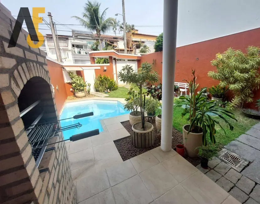 Casa de Condomínio com 6 quartos à venda, 203m2 em Rio De Janeiro - RJ - imagem 3 Foto 3 de Casa de Condomínio com 6 quartos à venda, 203m2 em Rio De Janeiro - RJ