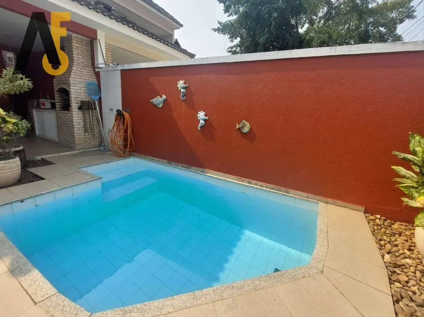 Casa de Condomínio com 6 quartos à venda, 203m2 em Rio De Janeiro - RJ - imagem 5 Foto 5 de Casa de Condomínio com 6 quartos à venda, 203m2 em Rio De Janeiro - RJ