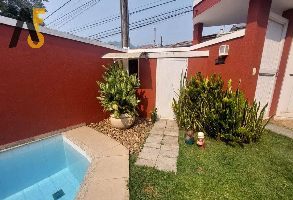 Casa de Condomínio com 6 quartos à venda, 203m2 em Rio De Janeiro - RJ - imagem 4 Foto 4 de Casa de Condomínio com 6 quartos à venda, 203m2 em Rio De Janeiro - RJ