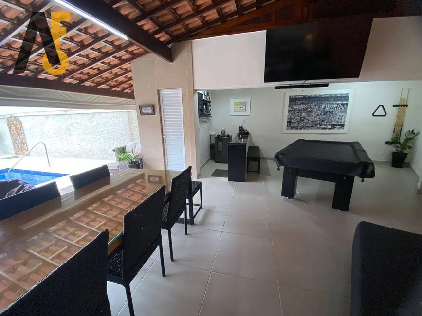 Casa de Condomínio com 4 quartos à venda, 390m2 em Rio De Janeiro - RJ - imagem 8 Foto 8 de Casa de Condomínio com 4 quartos à venda, 390m2 em Rio De Janeiro - RJ