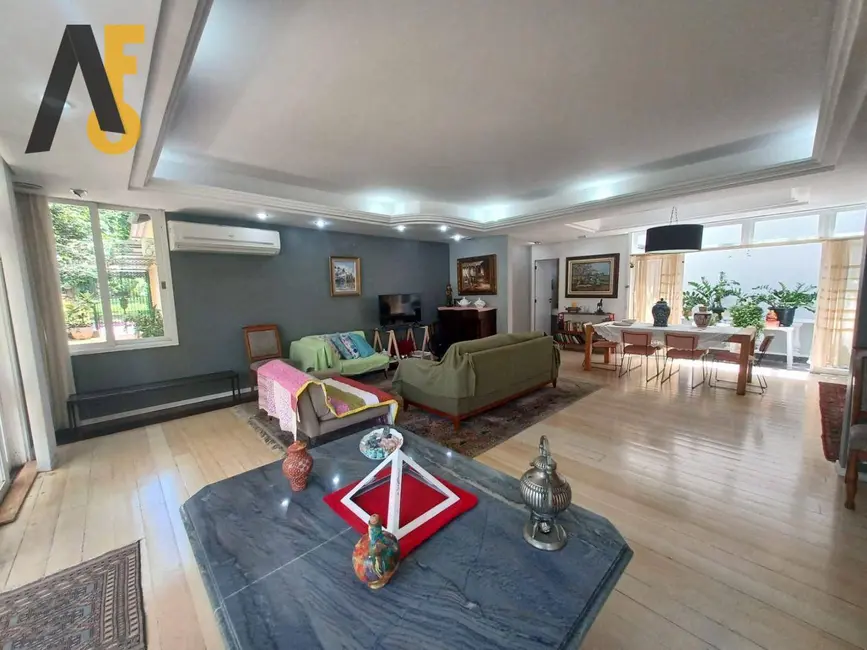 Foto 2 de Casa com 5 quartos à venda, 600m2 em Rio De Janeiro - RJ