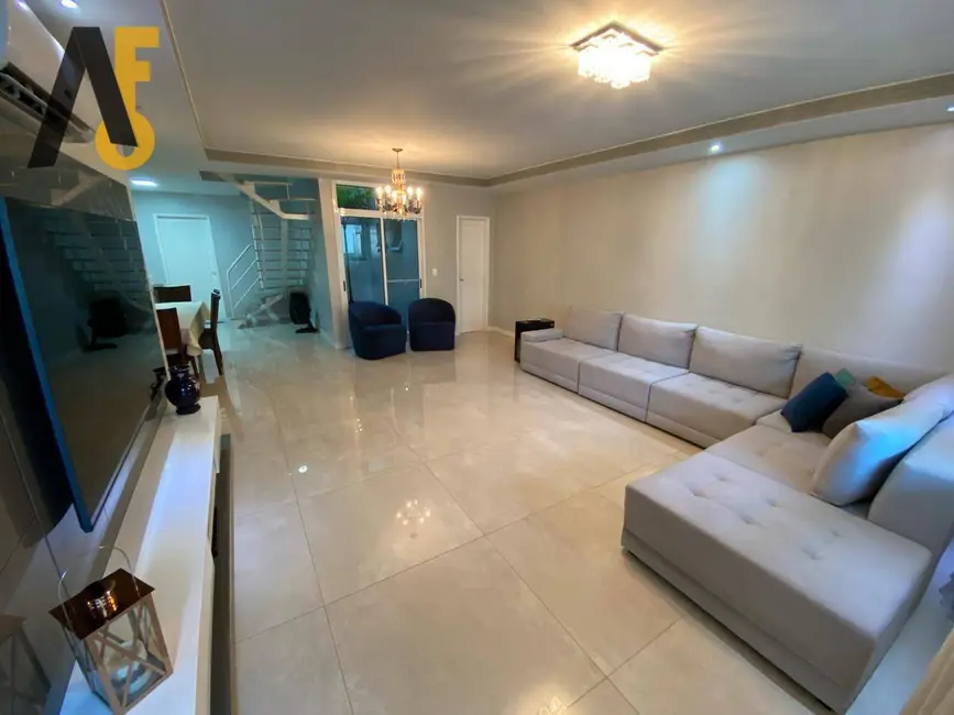 Casa de Condomínio com 3 quartos à venda, 176m2 em Rio De Janeiro - RJ - imagem 3 Foto 3 de Casa de Condomínio com 3 quartos à venda, 176m2 em Rio De Janeiro - RJ