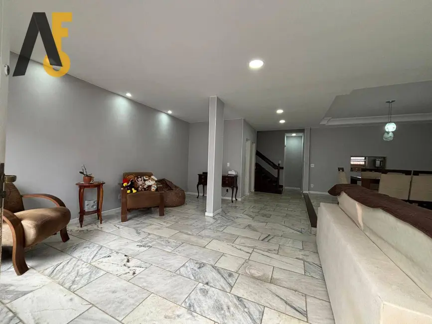 Casa com 4 quartos à venda, 360m2 em Anil, Rio De Janeiro - RJ - imagem 6 Foto 6 de Casa com 4 quartos à venda, 360m2 em Anil, Rio De Janeiro - RJ