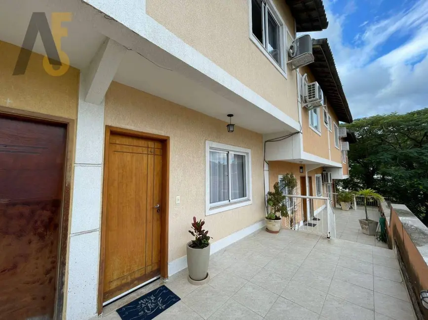Foto 2 de Casa de Condomínio com 2 quartos à venda, 85m2 em Rio De Janeiro - RJ