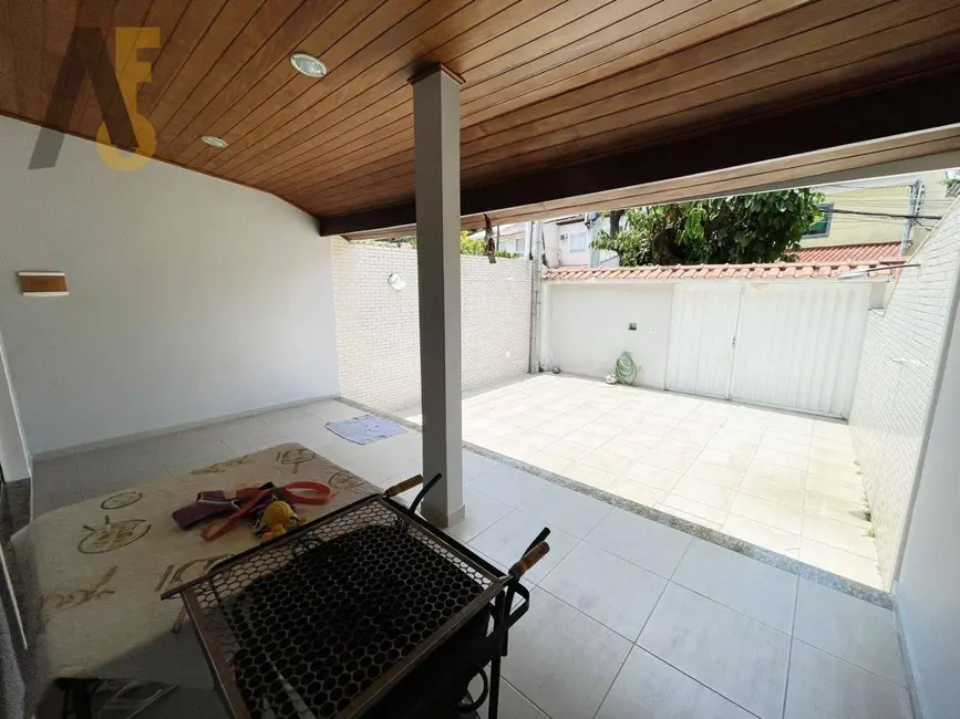 Casa de Condomínio com 2 quartos à venda, 180m2 em Rio De Janeiro - RJ - imagem 5 Foto 5 de Casa de Condomínio com 2 quartos à venda, 180m2 em Rio De Janeiro - RJ