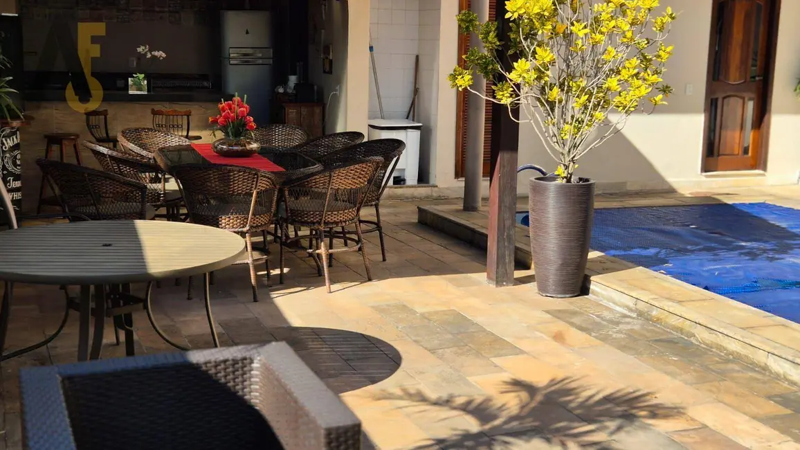 Casa de Condomínio com 5 quartos à venda, 313m2 em Anil, Rio De Janeiro - RJ - imagem 2 Foto 2 de Casa de Condomínio com 5 quartos à venda, 313m2 em Anil, Rio De Janeiro - RJ