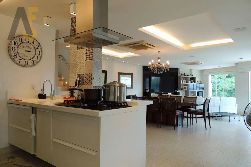 Casa de Condomínio com 4 quartos à venda, 441m2 em Anil, Rio De Janeiro - RJ - imagem 1 Foto 1 de Casa de Condomínio com 4 quartos à venda, 441m2 em Anil, Rio De Janeiro - RJ