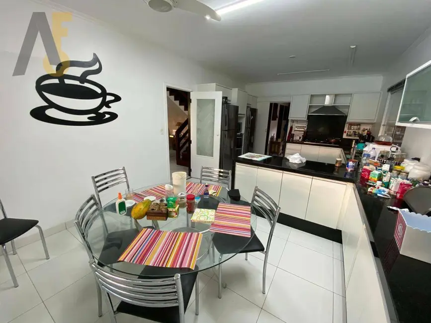 Casa de Condomínio com 5 quartos à venda, 530m2 em Anil, Rio De Janeiro - RJ - imagem 9 Foto 9 de Casa de Condomínio com 5 quartos à venda, 530m2 em Anil, Rio De Janeiro - RJ